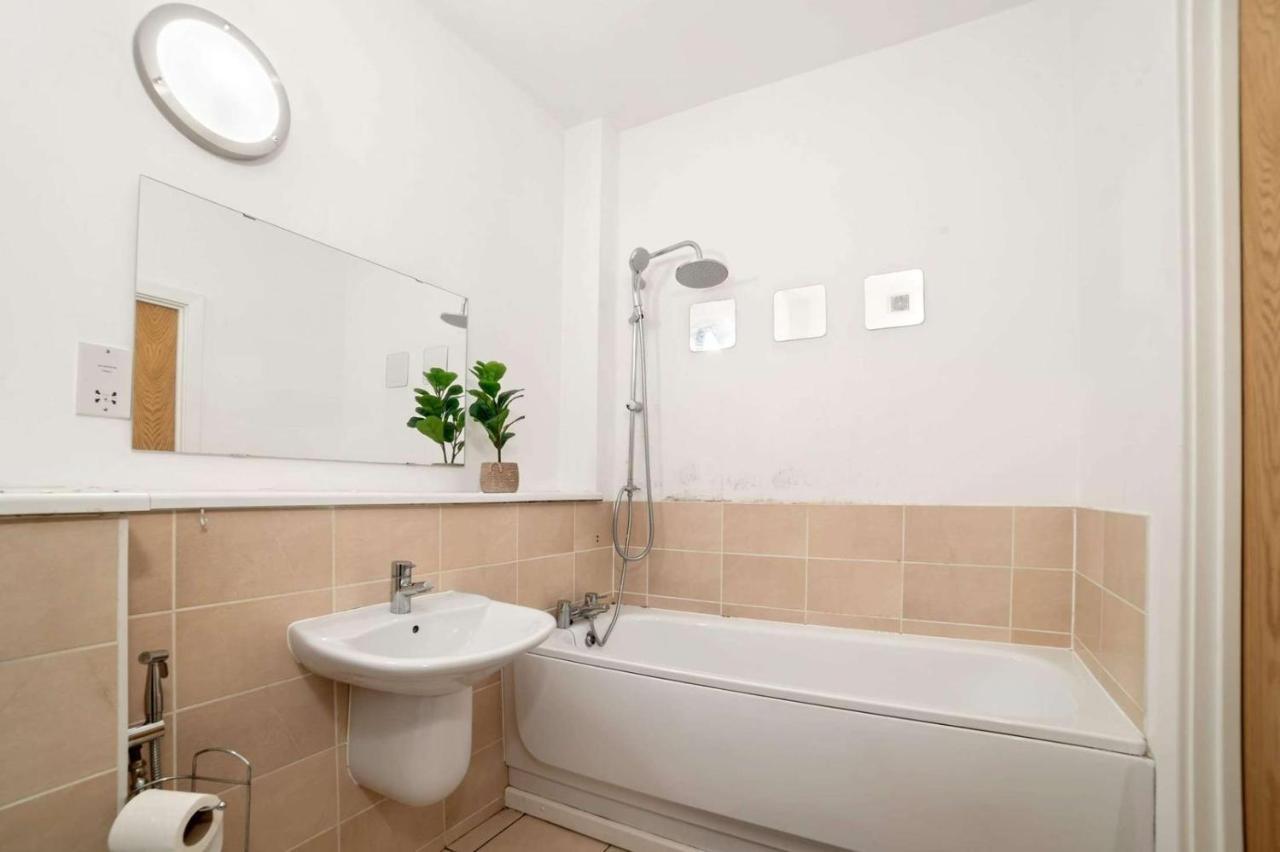 לייסטר Spacious City Centre Apartment W/ Free Valet Parking מראה חיצוני תמונה